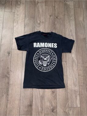 Vintage Y2K Ramones Black Logo Short-Sleeve Tee